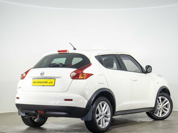 2014 Nissan Juke I, белый - вид 3