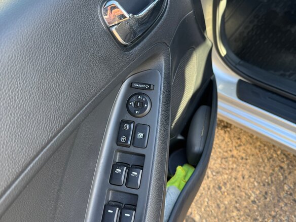 2018 Kia Cerato III Рестайлинг (Classic), серебристый, 1420000 рублей - вид 15