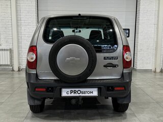 2017 Chevrolet Niva I Рестайлинг, серый, 679000 рублей, вид 5