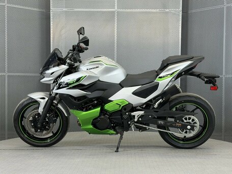 2025 Kawasaki Ninja 7, серебристый, 859000 рублей, вид 5