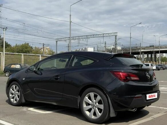 2013 Opel Astra GTC J Рестайлинг, чёрный, 1030000 рублей - вид 1