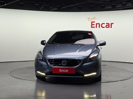 Volvo V40 II
