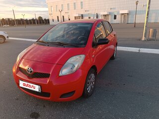 2009 Toyota Yaris II Рестайлинг, красный, 450000 рублей, вид 3