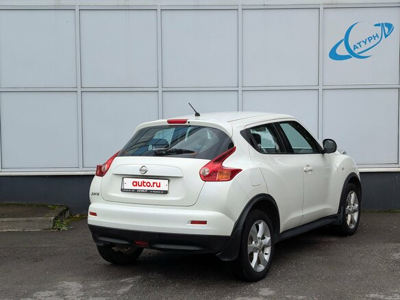2011 Nissan Juke I, белый - вид 4