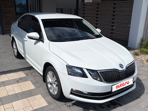 2017 Skoda Octavia III (A7) Рестайлинг, белый, 1000000 рублей - вид 2