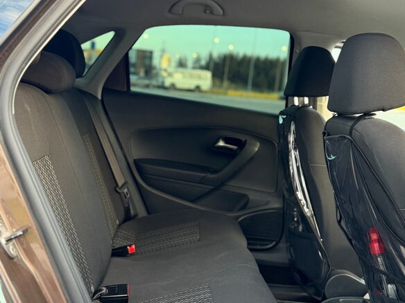 2015 Volkswagen Polo V Рестайлинг, коричневый, 900000 рублей - вид 20
