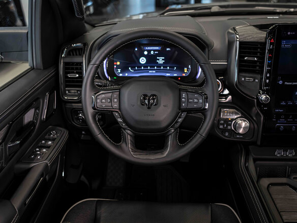 2026 Ram 1500 Crew Cab V Рестайлинг, серебристый, 9490000 рублей - вид 30