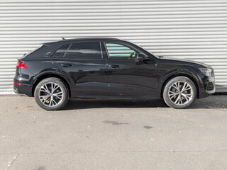 2019 Audi Q8 55 TFSI I (4M), чёрный, 5500000 рублей, вид 4