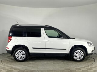 2017 Skoda Yeti I Рестайлинг, белый, 1550000 рублей, вид 4
