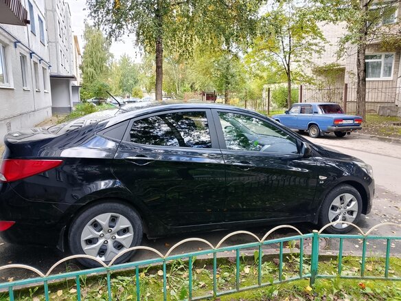 2016 Hyundai Solaris I Рестайлинг, чёрный, 1200000 рублей - вид 1