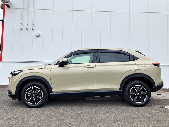 2023 Honda Vezel II, бежевый, 1680000 рублей - вид 4