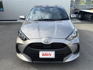 2022 Toyota Yaris IV, серебристый, 1000004 рублей, вид 2