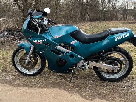 1990 Suzuki GSR 250, зелёный, 75000 рублей, вид 3