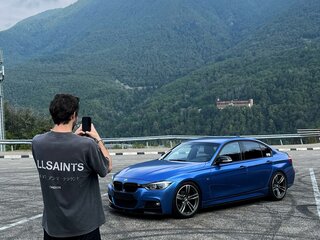 2017 BMW 3 серии 320i xDrive VI (F3x) Рестайлинг, синий, 2300000 рублей, вид 3