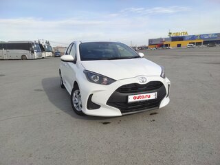 2021 Toyota Yaris IV, белый, 1150000 рублей, вид 3