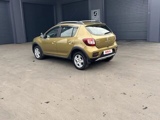 2017 Renault Sandero Stepway II, зелёный, 1200000 рублей, вид 3