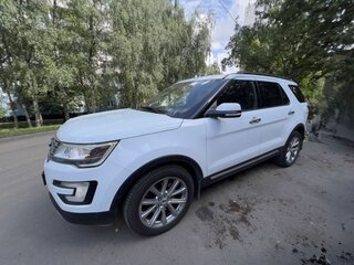 2017 Ford Explorer V Рестайлинг, белый, 2450000 рублей, вид 1