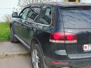 2008 Volkswagen Touareg I Рестайлинг, чёрный, 900000 рублей, вид 4