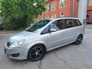 2008 Opel Zafira B Рестайлинг, серебристый, 450000 рублей, вид 4