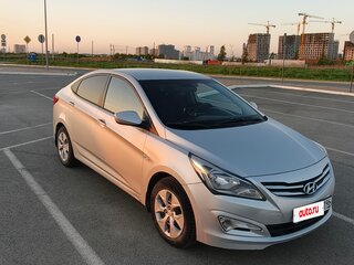 2014 Hyundai Solaris I Рестайлинг, серебристый, 950000 рублей, вид 1