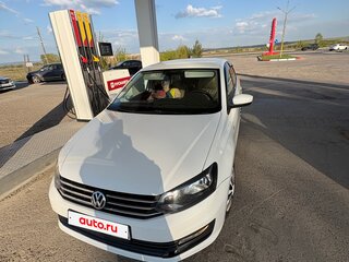 2017 Volkswagen Polo V Рестайлинг, белый, 930000 рублей, вид 2