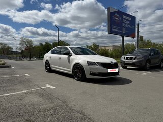 2017 Skoda Octavia III (A7) Рестайлинг, белый, 2500000 рублей, вид 5