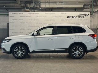2017 Mitsubishi Outlander III Рестайлинг 2, белый, 1649000 рублей, вид 2