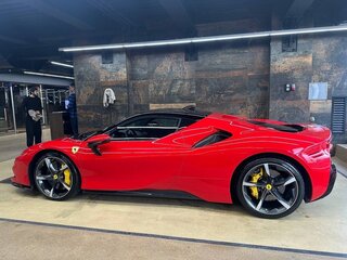 2021 Ferrari SF90 Stradale, красный, 33500000 рублей, вид 3