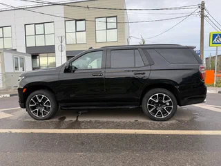 2023 Chevrolet Tahoe V, чёрный, 8490000 рублей, вид 4