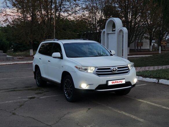 2013 Toyota Highlander II (XU40) Рестайлинг, белый, 1745000 рублей - вид 1