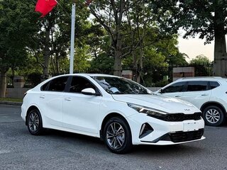 2023 Kia K3 II (China Market) Рестайлинг, белый, 1499999 рублей, вид 4