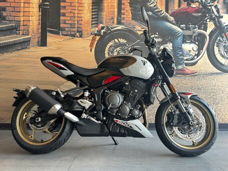 2026 Triumph Trident 800, серебристый, 1590000 рублей, вид 1