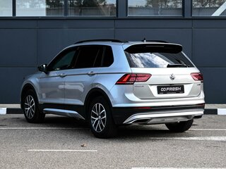 2018 Volkswagen Tiguan II, серебристый, 2674000 рублей, вид 2