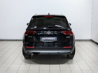 2017 Volkswagen Tiguan II, чёрный, 2650000 рублей, вид 4