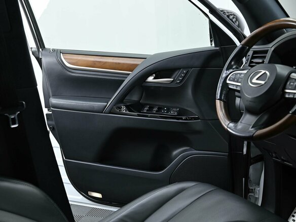 2018 Lexus LX 570 III Рестайлинг 2, белый, 9990000 рублей - вид 6
