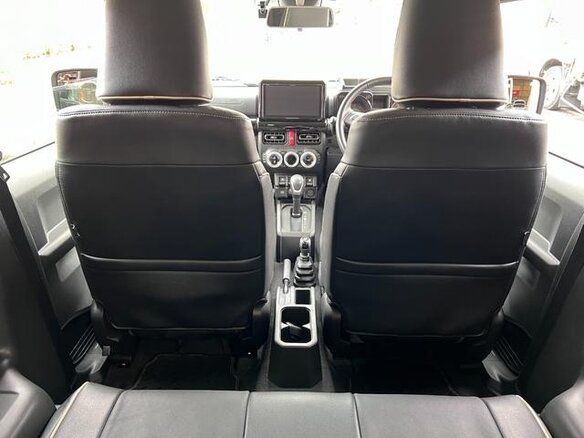 2023 Suzuki Jimny Sierra IV, чёрный, 1877000 рублей - вид 22
