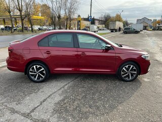2021 Volkswagen Polo VI, красный, 1950000 рублей, вид 4