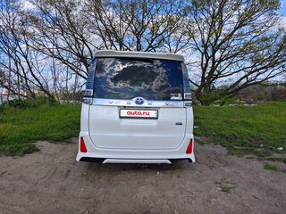 2018 Toyota Voxy III (R80) Рестайлинг, белый, 2350000 рублей, вид 5