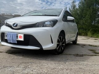 2016 Toyota Vitz III (XP130) Рестайлинг, белый, 710000 рублей, вид 1