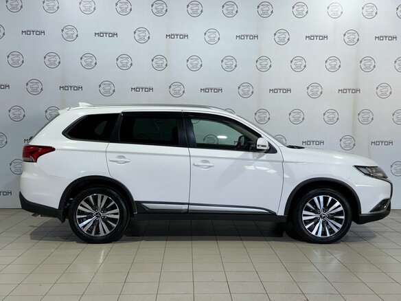 2019 Mitsubishi Outlander III Рестайлинг 3, белый - вид 5
