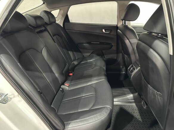 2017 Kia Optima IV, белый, 1430000 рублей - вид 9
