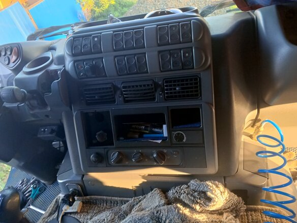 2006 Iveco Trakker, чёрный, 2500000 рублей - вид 11