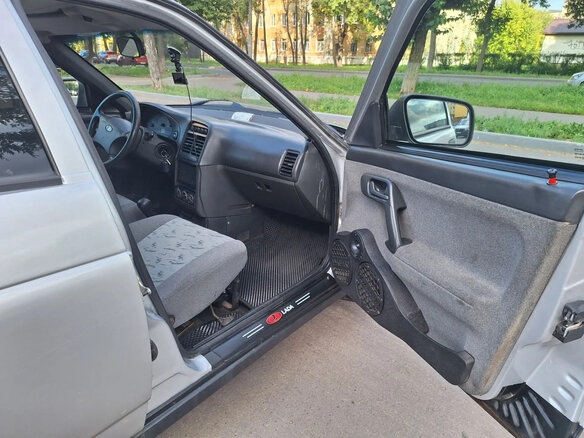 2006 Lada (ВАЗ) 2112, серебристый, 210000 рублей - вид 13