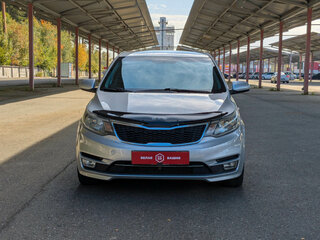 2015 Kia Rio III Рестайлинг, серебристый, 670000 рублей, вид 3