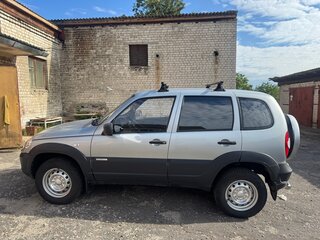2013 Chevrolet Niva I Рестайлинг, серебристый, 700000 рублей, вид 4