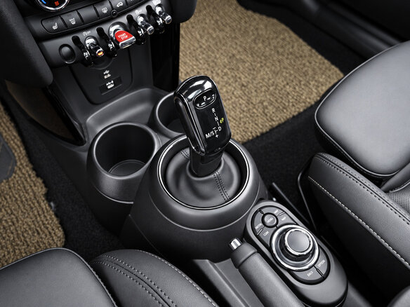 2022 Mini Hatch Cooper III (F55/F56) Рестайлинг 2, серебристый, 1860000 рублей - вид 12