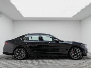 2026 BMW 5 серии 540d xDrive VIII (G60/G61/G68), чёрный, 13750000 рублей, вид 5