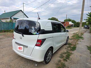 2015 Honda Freed Spike I Рестайлинг 2, белый, 1600000 рублей, вид 1
