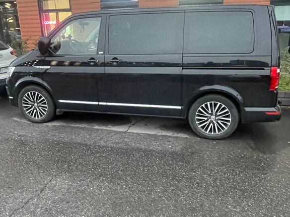 2017 Volkswagen Multivan T6, чёрный - вид 2