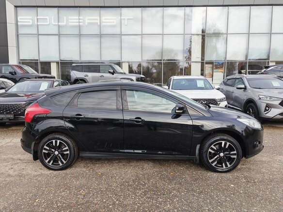 2013 Ford Focus III, чёрный, 799000 рублей - вид 2